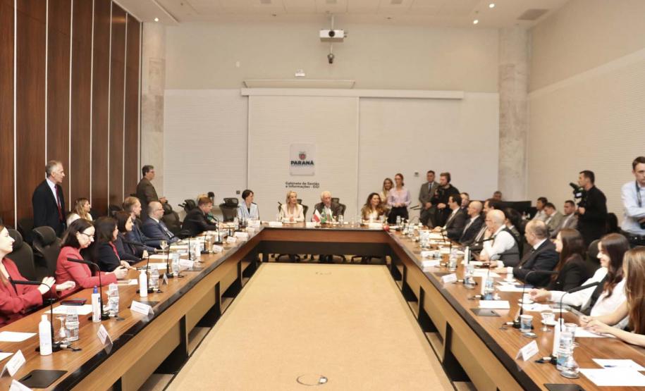 Paraná firma acordo com província da Polônia para desenvolvimento econômico, ambiental e cultural