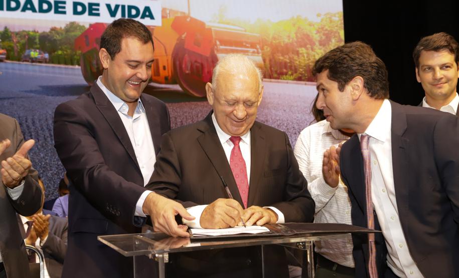 Programa de pavimentação inclui eficiência energética, logística reversa e plantio de árvores