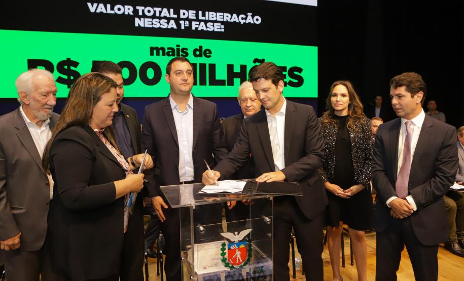 Programa de pavimentação inclui eficiência energética, logística reversa e plantio de árvores