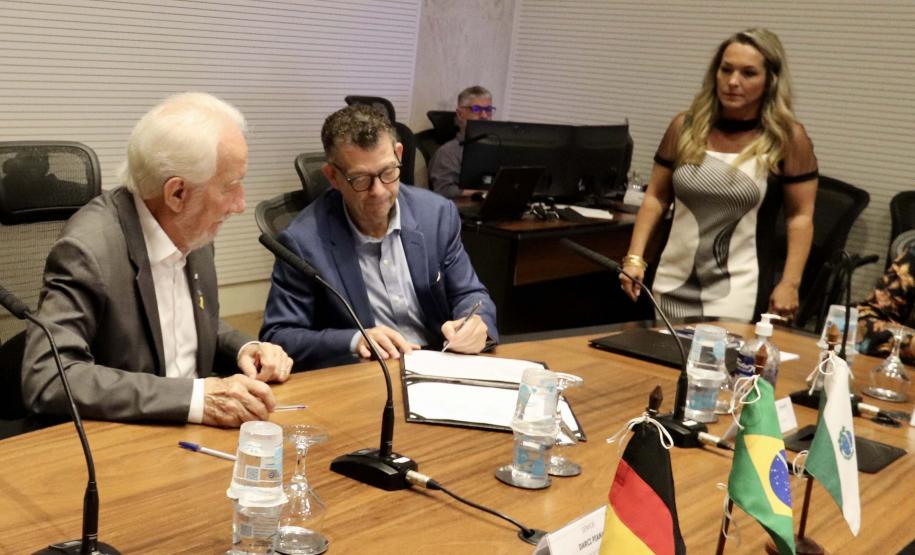 Paraná assina acordo com estado alemão sobre energia renovável e tecnologias ambientais