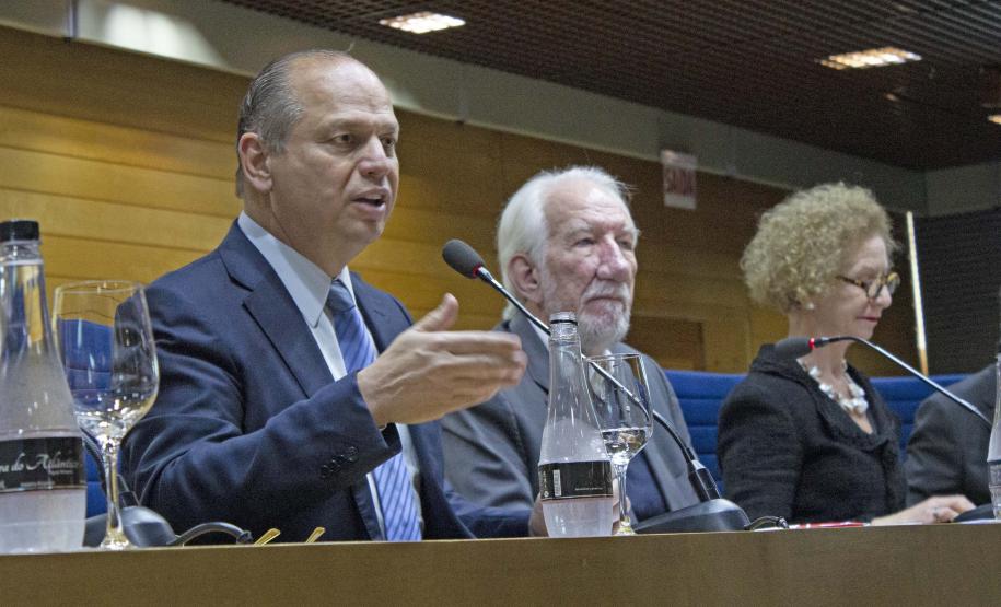 Governo apresenta plano de internacionalização ao corpo diplomático que atua no Paraná