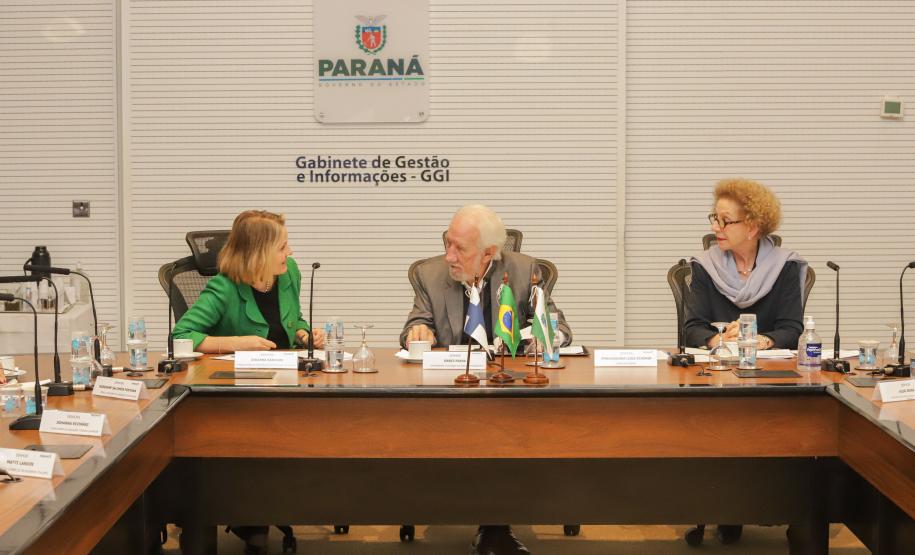 Piana e embaixadora da Finlândia no Brasil alinham parcerias na educação e ensino superior