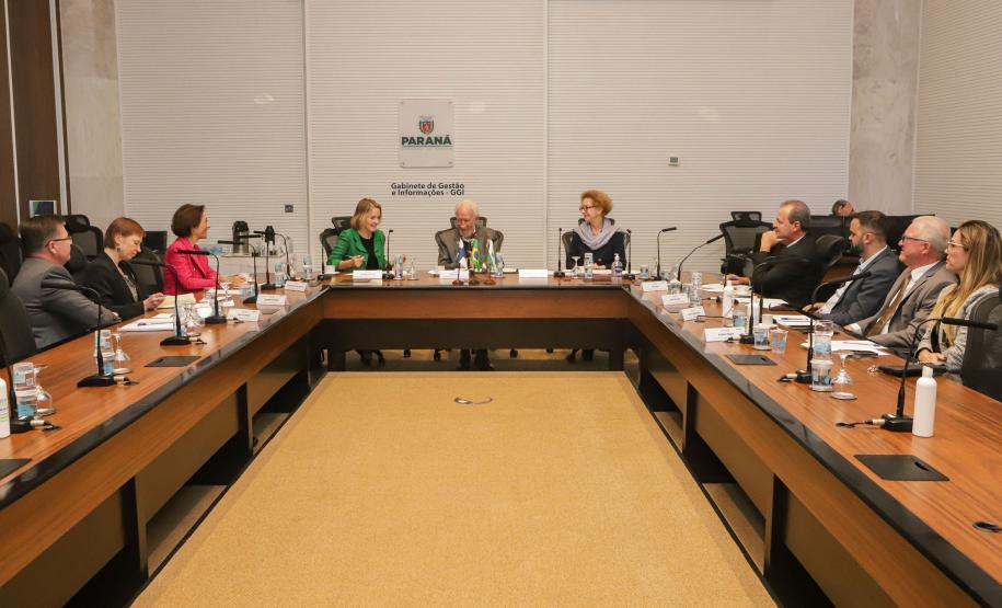 Piana e embaixadora da Finlândia no Brasil alinham parcerias na educação e ensino superior