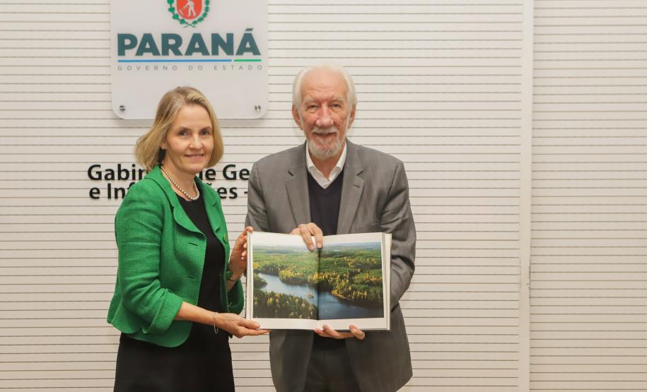 Piana e embaixadora da Finlândia no Brasil alinham parcerias na educação e ensino superior