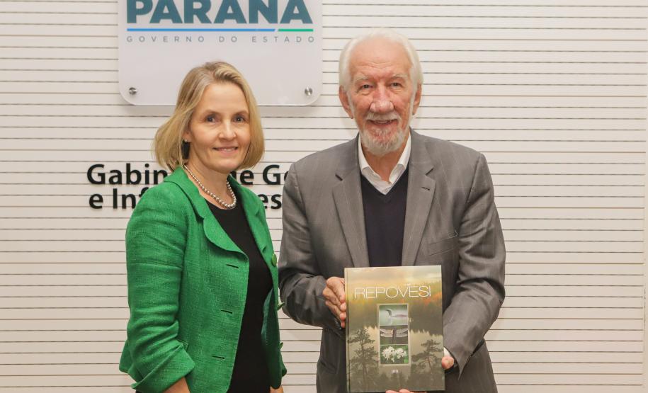 Piana e embaixadora da Finlândia no Brasil alinham parcerias na educação e ensino superior