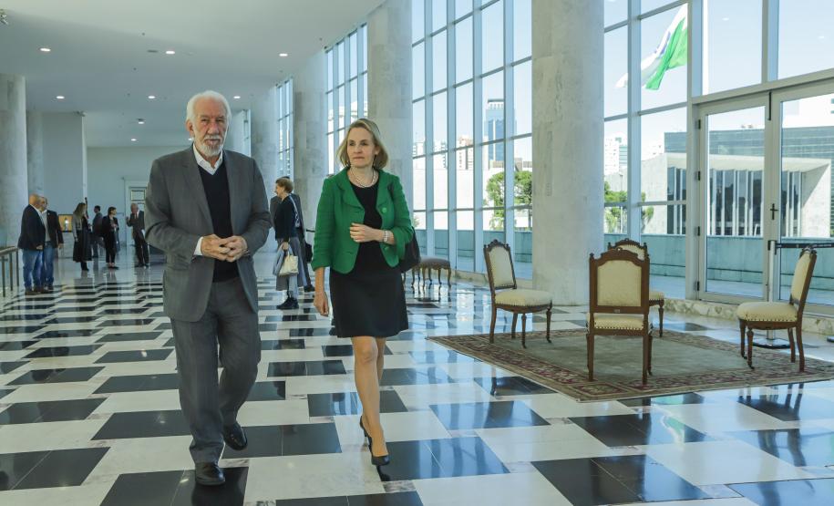 Piana e embaixadora da Finlândia no Brasil alinham parcerias na educação e ensino superior