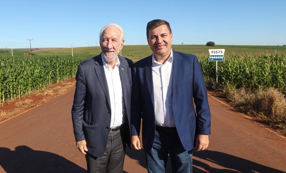 Piana inaugura obras de pavimentação, praças e anuncia novos investimentos para Jesuítas