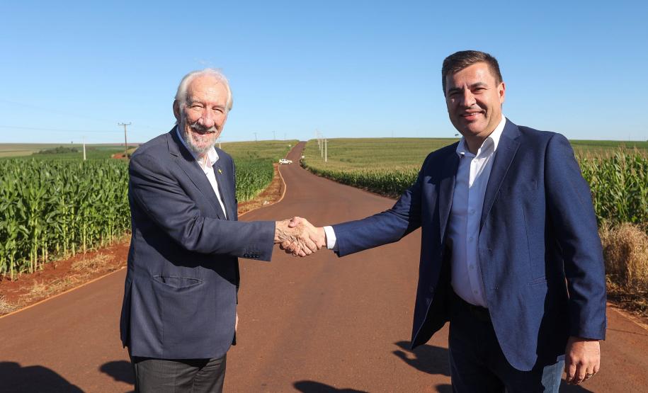 Piana inaugura obras de pavimentação, praças e anuncia novos investimentos para Jesuítas