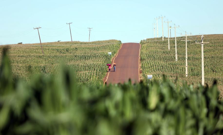 Piana inaugura obras de pavimentação, praças e anuncia novos investimentos para Jesuítas