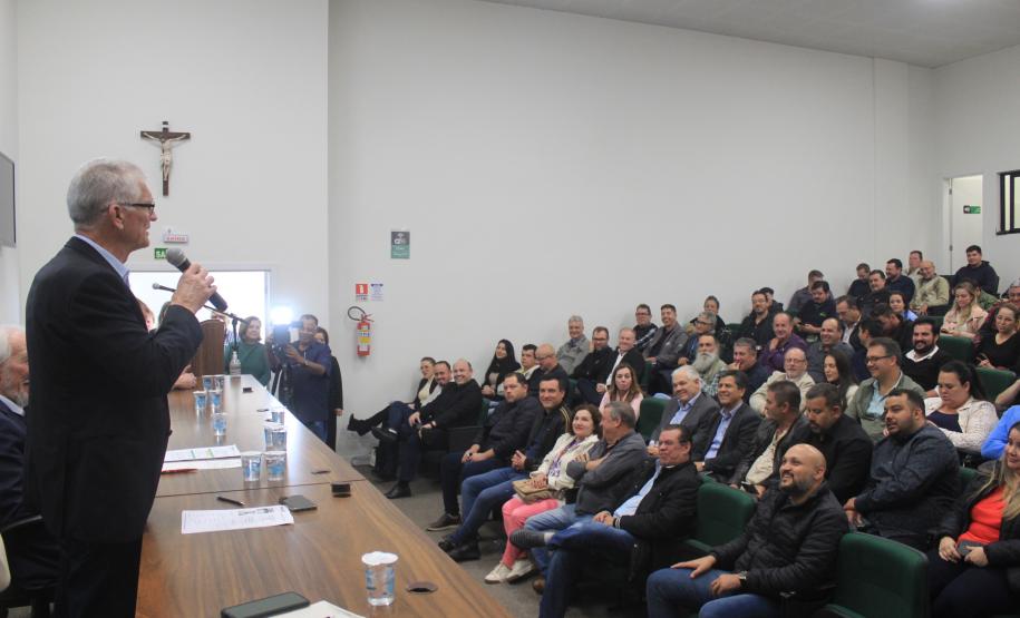 Em Curitiba, fórum debate comercialização da agroindústria e prevenção da influenza aviária