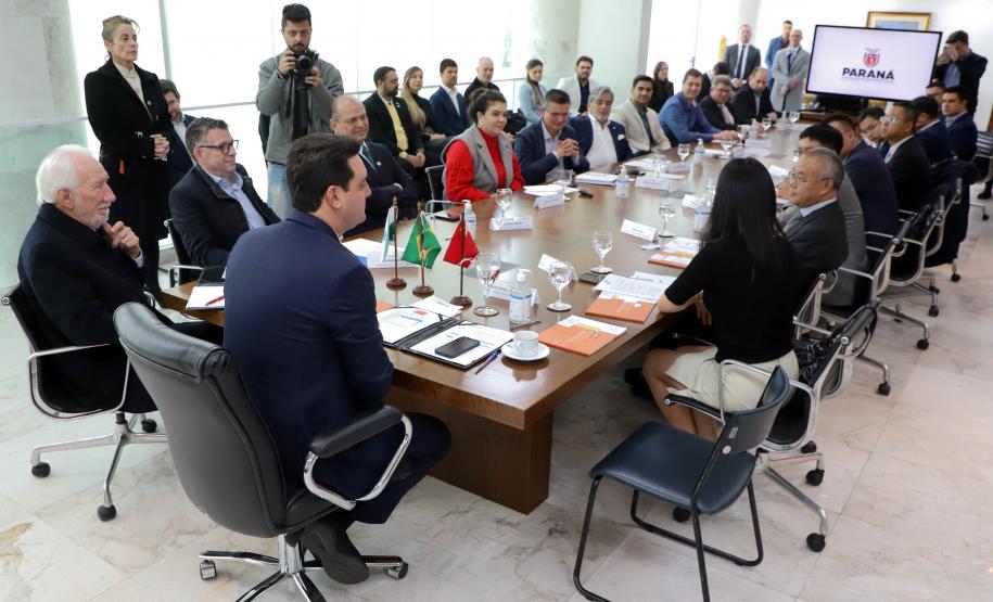 Paraná recebe grupos empresariais da China interessados em novos negócios