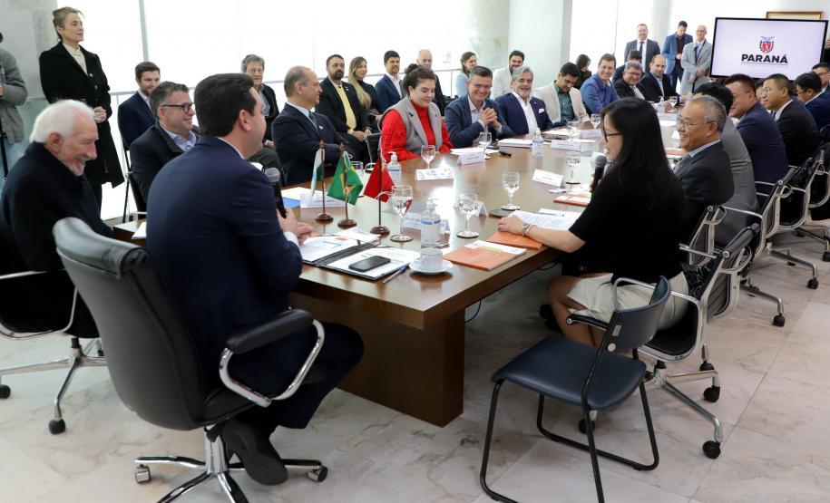 Paraná recebe grupos empresariais da China interessados em novos negócios