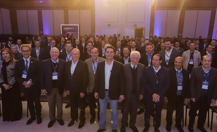 Governador destaca força das cooperativas e anuncia programas de R$ 750 milhões para o setor