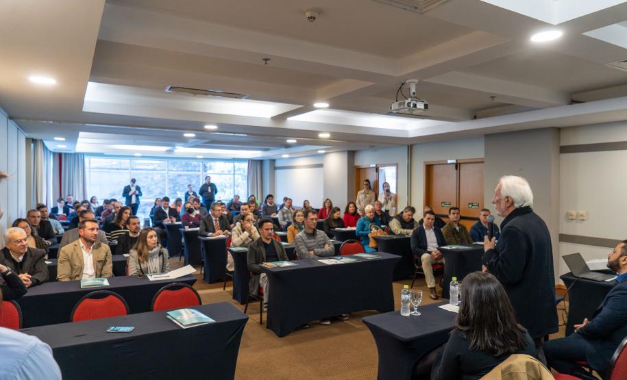 Secretaria de Educação e empresas agrícolas discutem matriz curricular do curso do setor