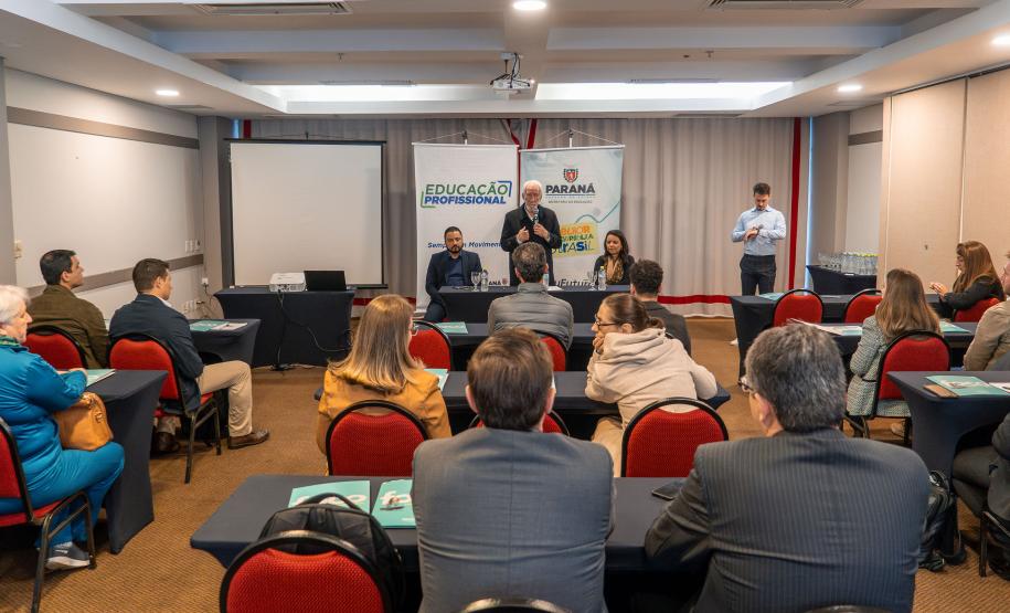 Secretaria de Educação e empresas agrícolas discutem matriz curricular do curso do setor