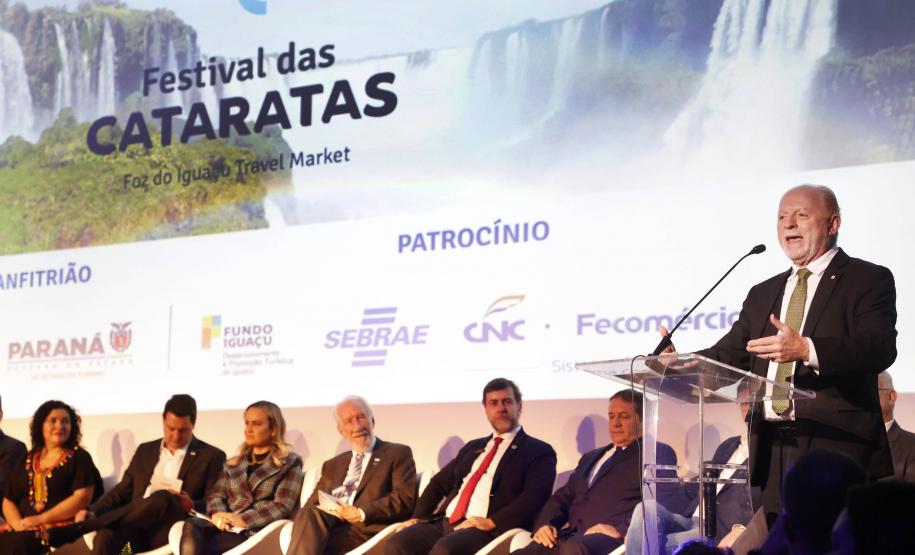 Governador apresenta potenciais turísticos do Paraná na abertura do Festival das Cataratas