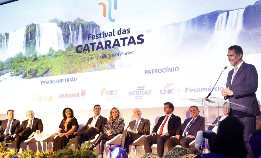 Governador apresenta potenciais turísticos do Paraná na abertura do Festival das Cataratas