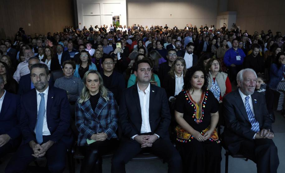 Governador apresenta potenciais turísticos do Paraná na abertura do Festival das Cataratas