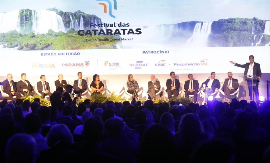 Governador apresenta potenciais turísticos do Paraná na abertura do Festival das Cataratas