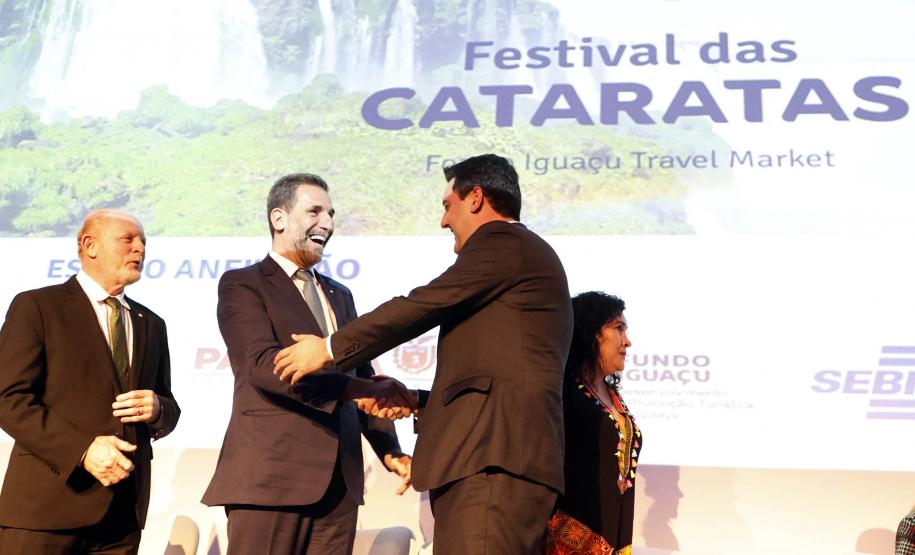 Governador apresenta potenciais turísticos do Paraná na abertura do Festival das Cataratas
