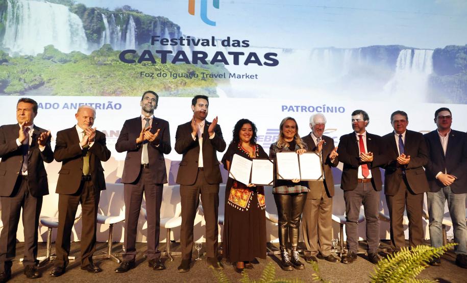 Governador apresenta potenciais turísticos do Paraná na abertura do Festival das Cataratas