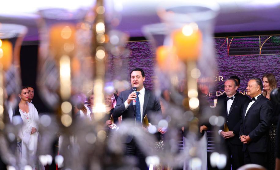 Ratinho Junior é eleito Personalidade do Ano em premiação da revista TOPVIEW