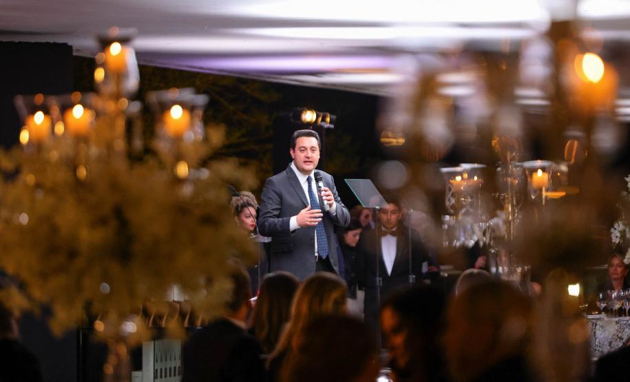 Ratinho Junior é eleito Personalidade do Ano em premiação da revista TOPVIEW