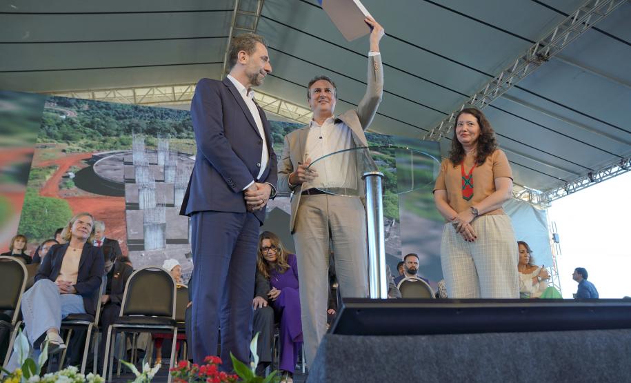 Parceria entre Estado e Itaipu vai permitir renovação de mobiliário de 286 escolas