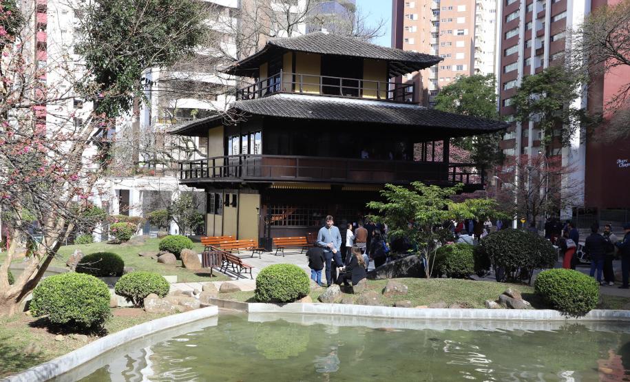 Piana exalta comunidade japonesa do Paraná nos 30 anos do memorial da Praça do Japão