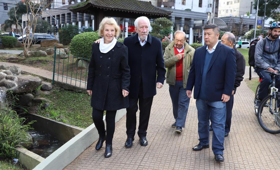 Piana exalta comunidade japonesa do Paraná nos 30 anos do memorial da Praça do Japão