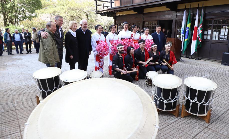 Piana exalta comunidade japonesa do Paraná nos 30 anos do memorial da Praça do Japão