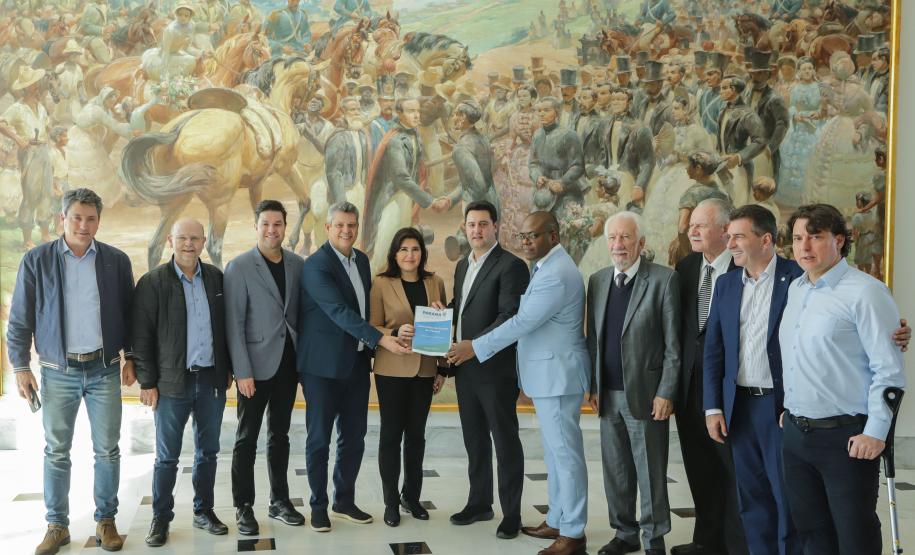 Governador entrega à ministra do Planejamento propostas do Paraná para o PPA da União