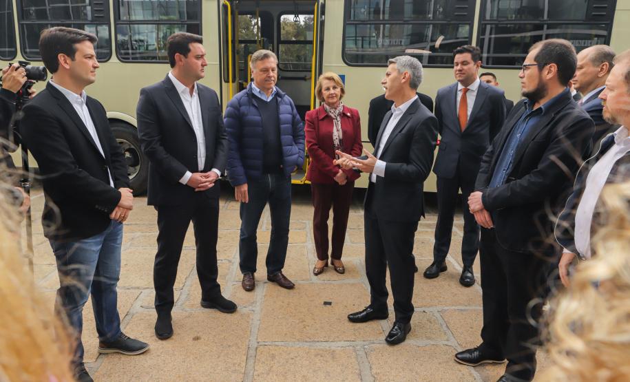 Região Metropolitana de Curitiba recebe 100 ônibus para renovação da frota do transporte coletivo