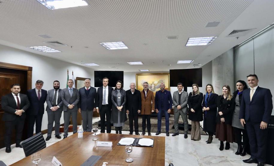 Piana recebe Caravana de Prerrogativas da OAB para discutir direitos dos advogados