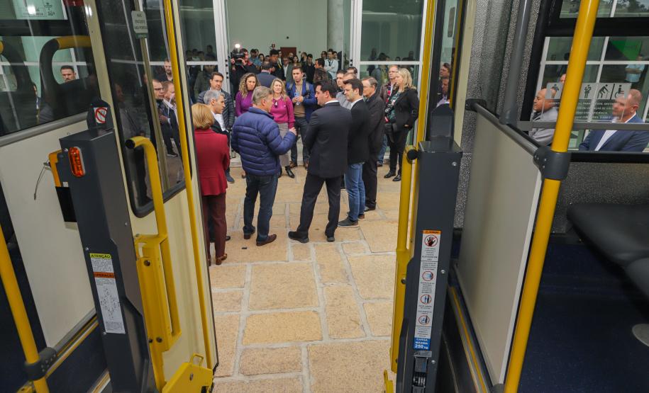 Região Metropolitana de Curitiba recebe 100 ônibus para renovação da frota do transporte coletivo