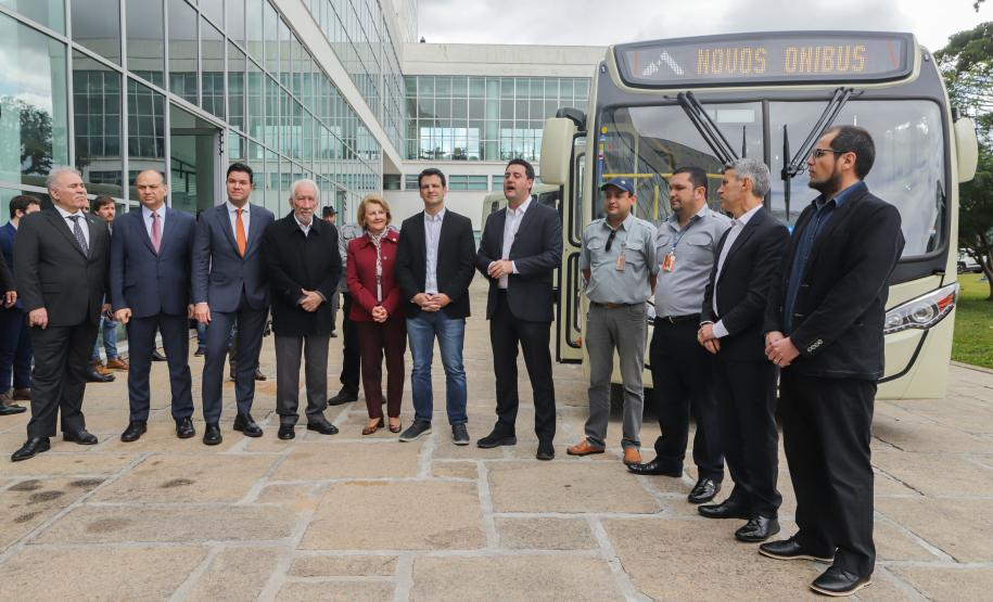 Região Metropolitana de Curitiba recebe 100 ônibus para renovação da frota do transporte coletivo