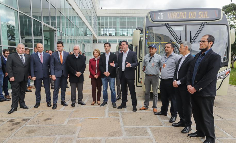 Região Metropolitana de Curitiba recebe 100 ônibus para renovação da frota do transporte coletivo