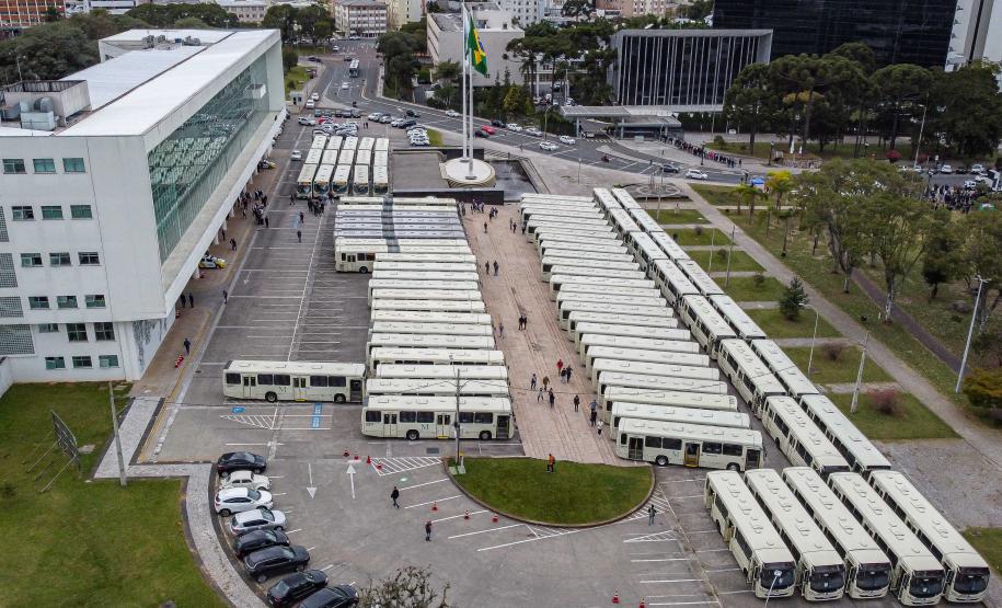 Região Metropolitana de Curitiba recebe 100 ônibus para renovação da frota do transporte coletivo