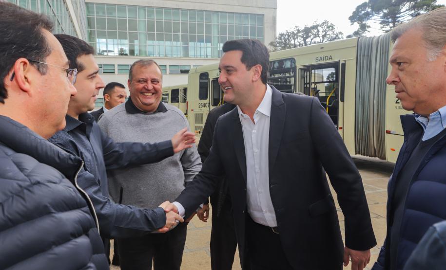 Região Metropolitana de Curitiba recebe 100 ônibus para renovação da frota do transporte coletivo