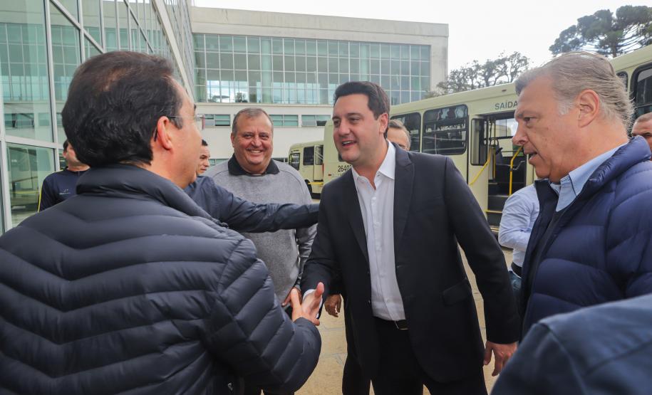 Região Metropolitana de Curitiba recebe 100 ônibus para renovação da frota do transporte coletivo