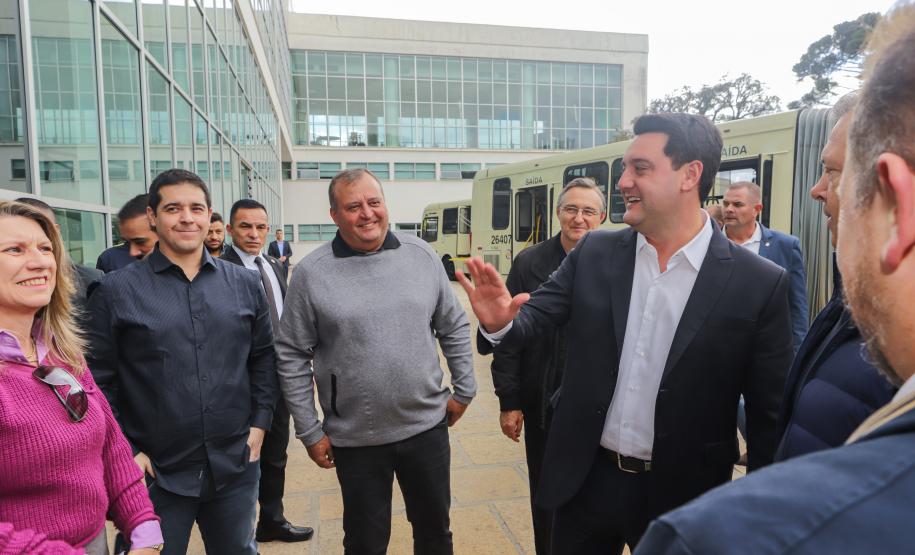 Região Metropolitana de Curitiba recebe 100 ônibus para renovação da frota do transporte coletivo