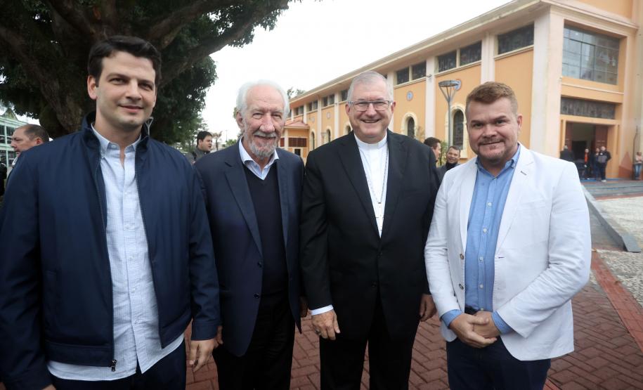 Paranaguá completa 375 anos e recebe do Estado R$ 6 milhões em obras urbanas