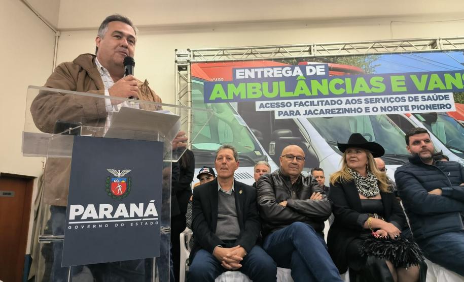 Governo entrega 15 veículos para fortalecer atendimento em saúde em Jacarezinho