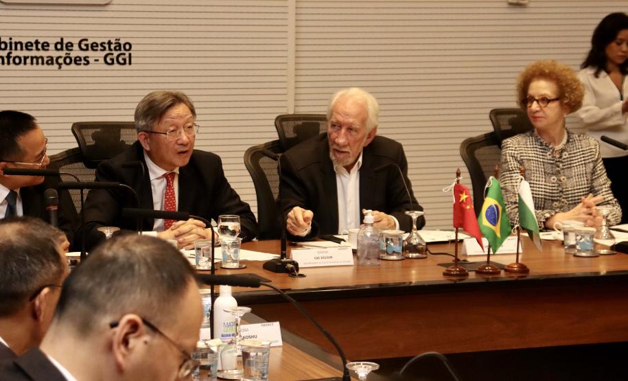 Piana recebe comitiva da província chinesa de Zhejiang, estado-irmão do Paraná