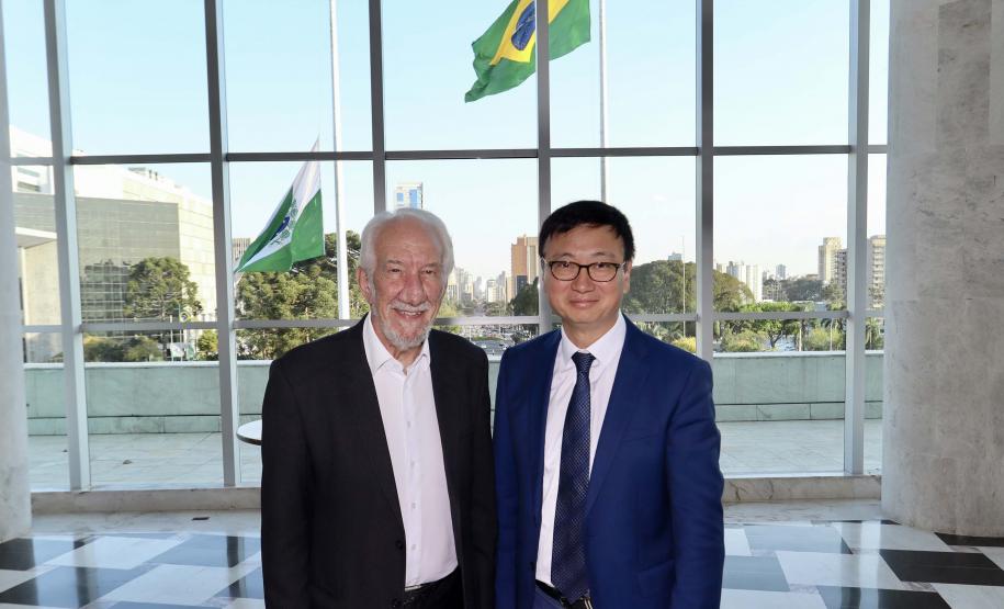 Piana recebe comitiva da província chinesa de Zhejiang, estado-irmão do Paraná