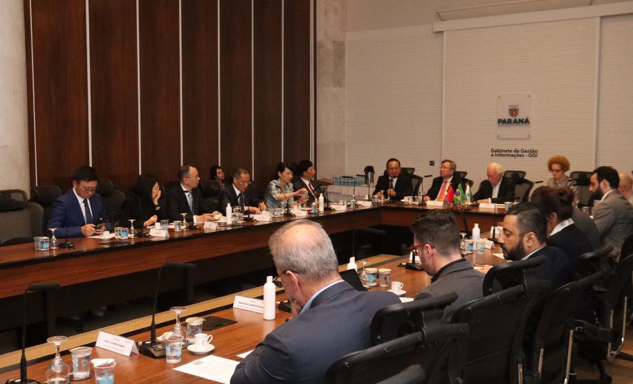 Piana recebe comitiva da província chinesa de Zhejiang, estado-irmão do Paraná