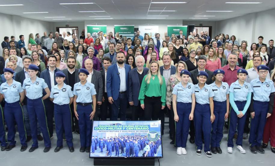 Governo inaugura última escola paralisada pela Operação Quadro Negro, em Campo Largo