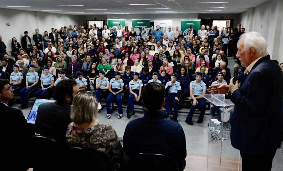 Governo inaugura última escola paralisada pela Operação Quadro Negro, em Campo Largo