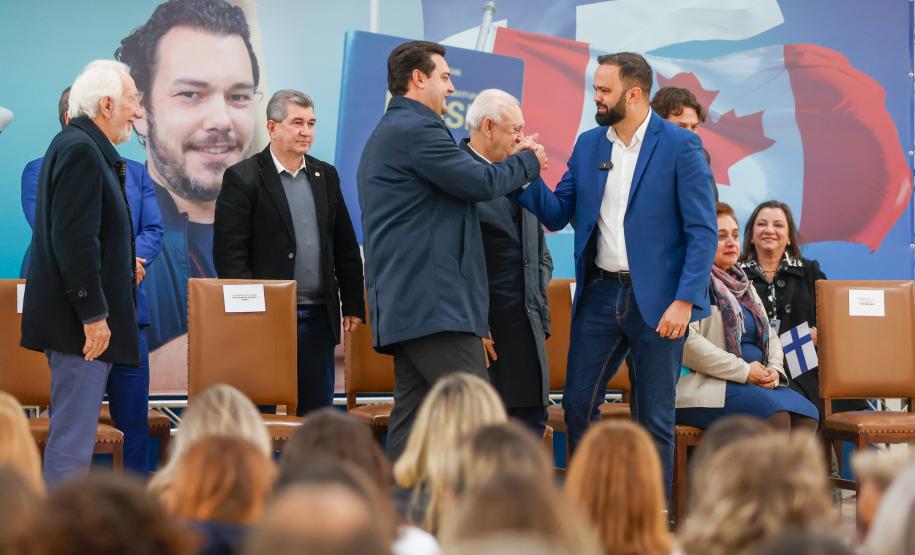 99 professores do Paraná vão embarcar em outubro para cursos no Canadá e Finlândia