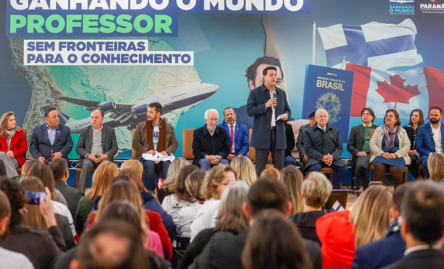 99 professores do Paraná vão embarcar em outubro para cursos no Canadá e Finlândia